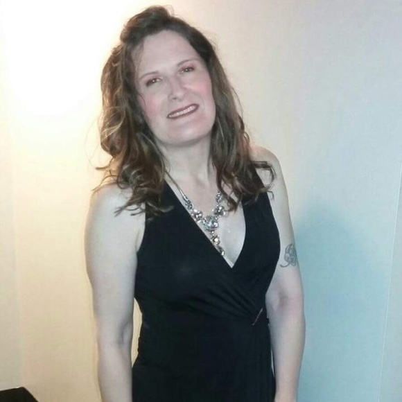 Meet your Posher, Sarah  ⭐⭐Ambassador ⭐⭐ - Picture 1 of 1